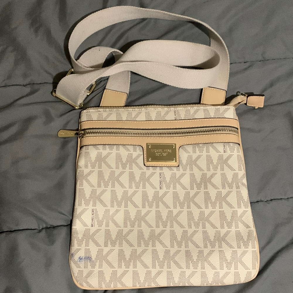 Micheal Kors cross body